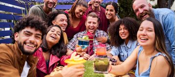 Group of early 20s alumni at class reunion